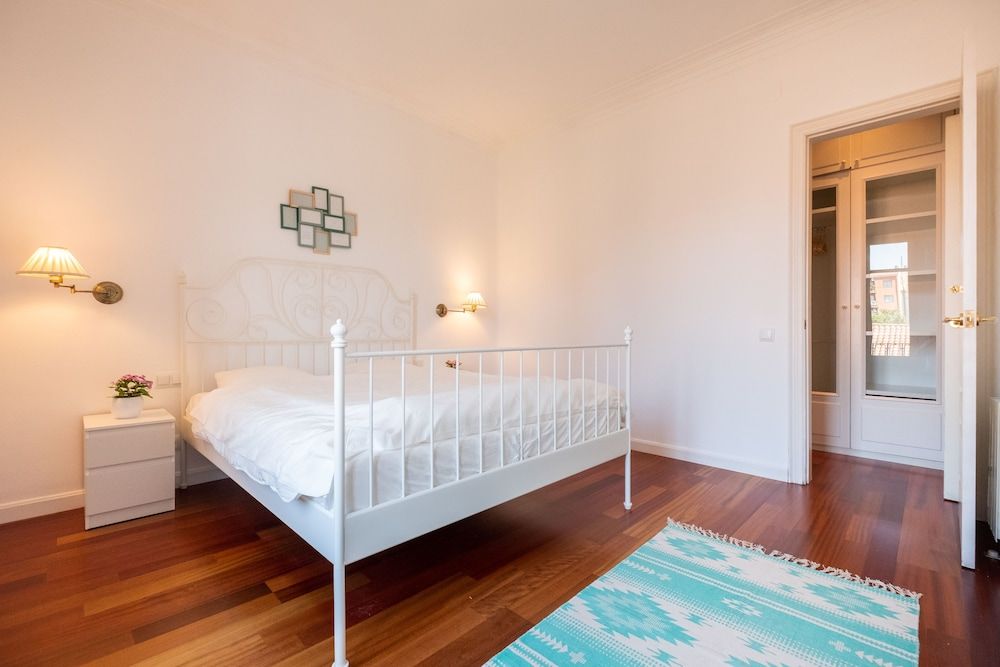 Stunning 4BR Apart in Sagrada Familia Apartment, 4 Bedrooms 11
