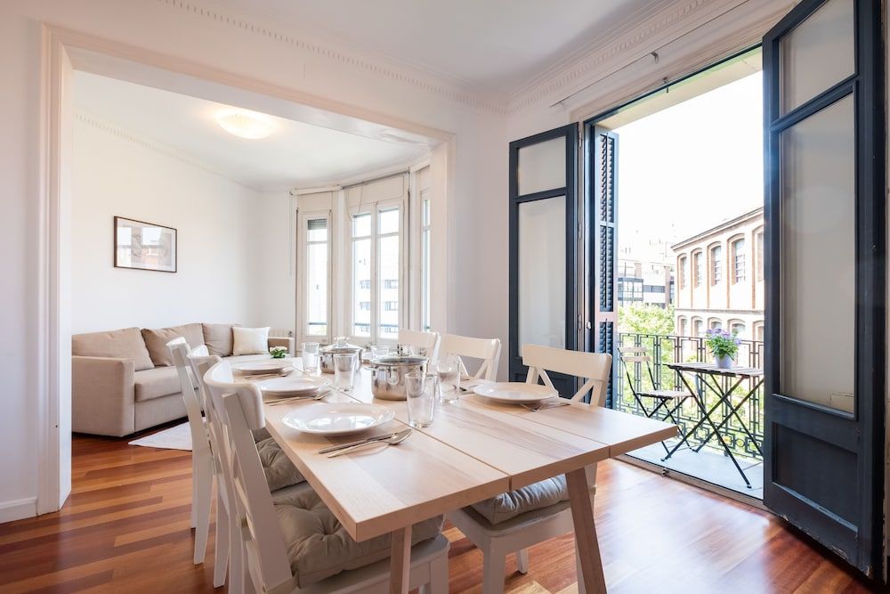 undefined Stunning 4BR Apart in Sagrada Familia 7