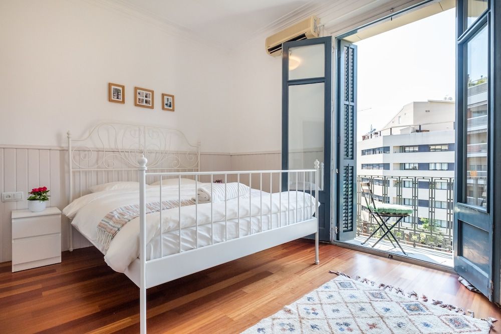 Stunning 4BR Apart in Sagrada Familia Apartment, 4 Bedrooms 5