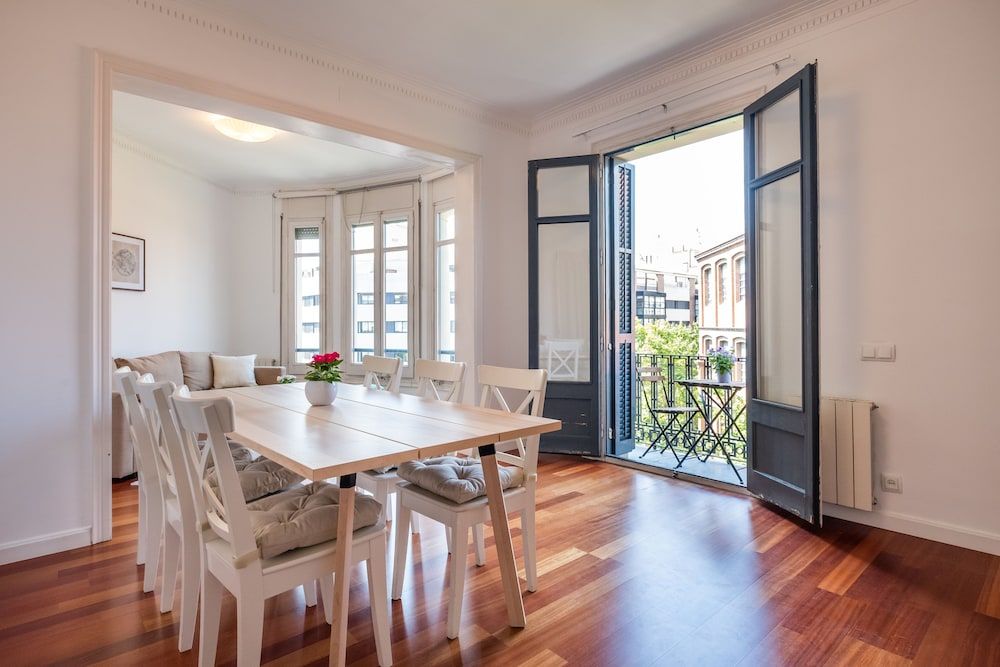 Stunning 4BR Apart in Sagrada Familia Apartment, 4 Bedrooms 14