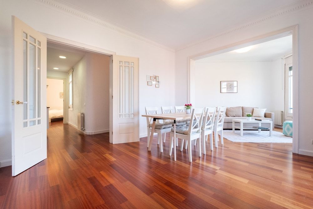 undefined Stunning 4BR Apart in Sagrada Familia 9