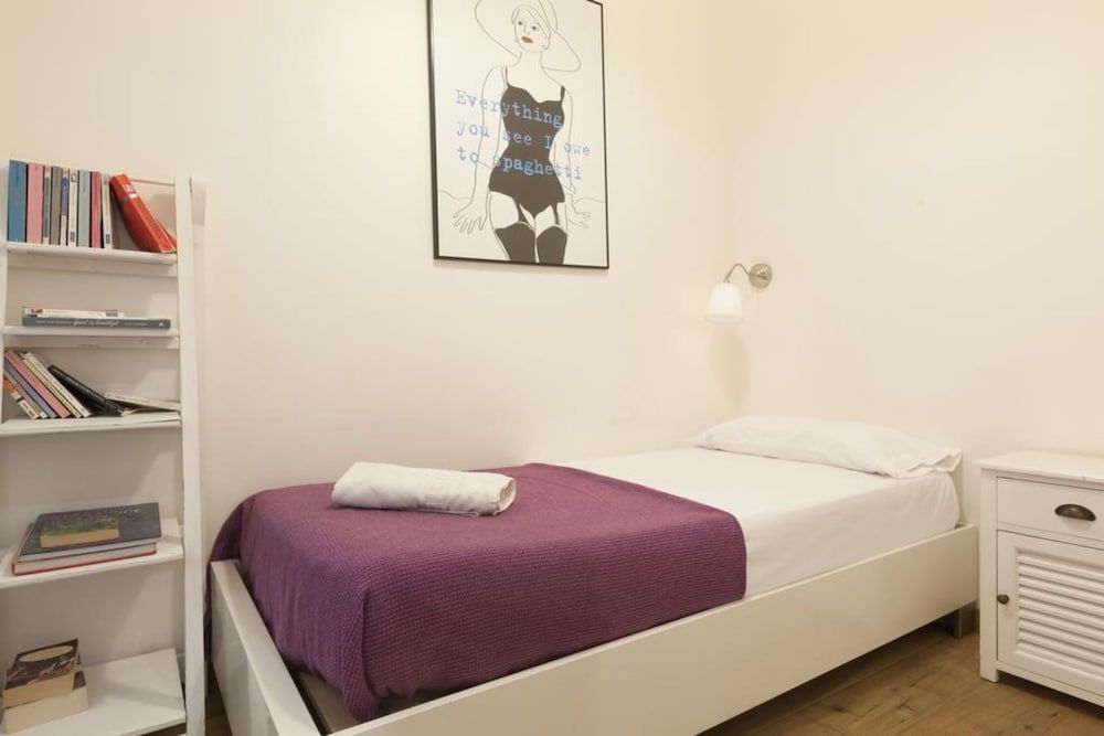 undefined Akira Flats Roger de Flor Chic apartment 10