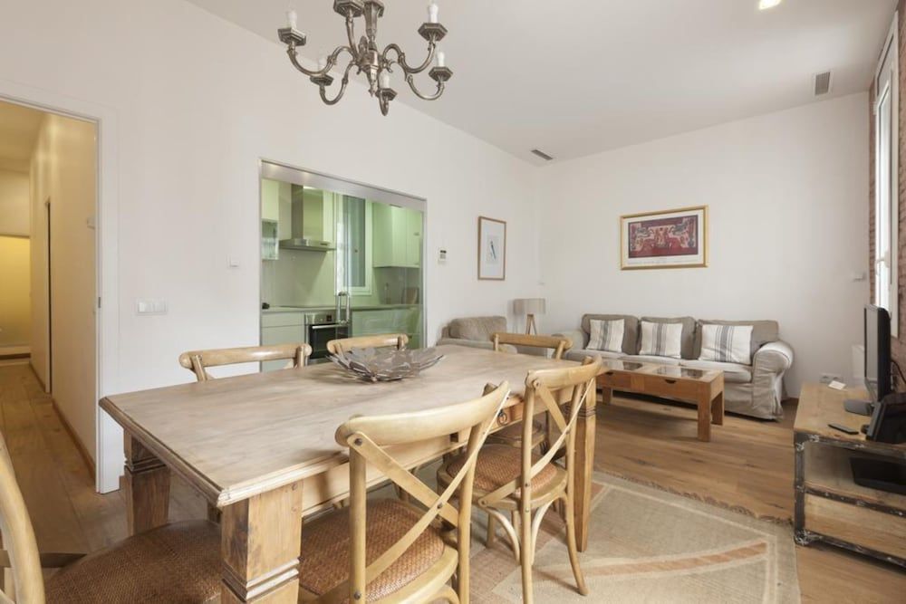 undefined Akira Flats Roger de Flor Chic apartment 4