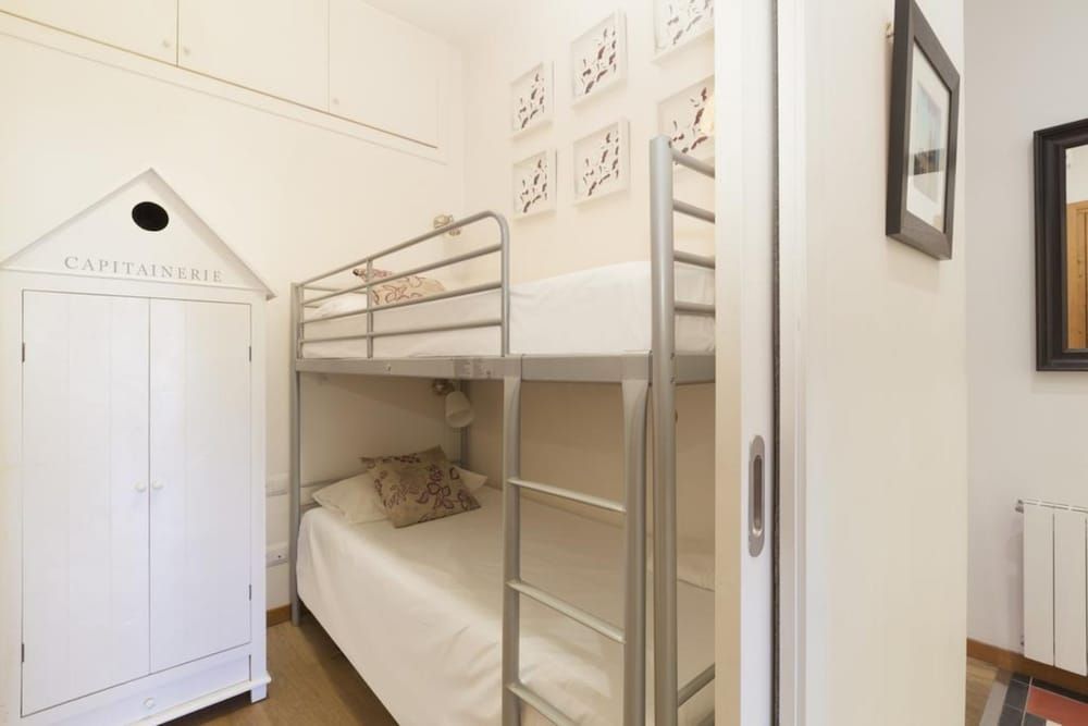 Akira Flats Roger de Flor Chic apartment Apartment, 3 Bedrooms, Terrace 4