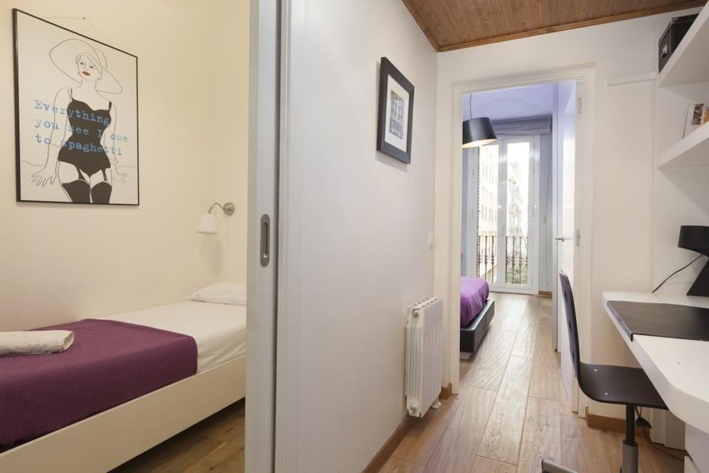 Akira Flats Roger de Flor Chic apartment Apartment, 3 Bedrooms, Terrace 3