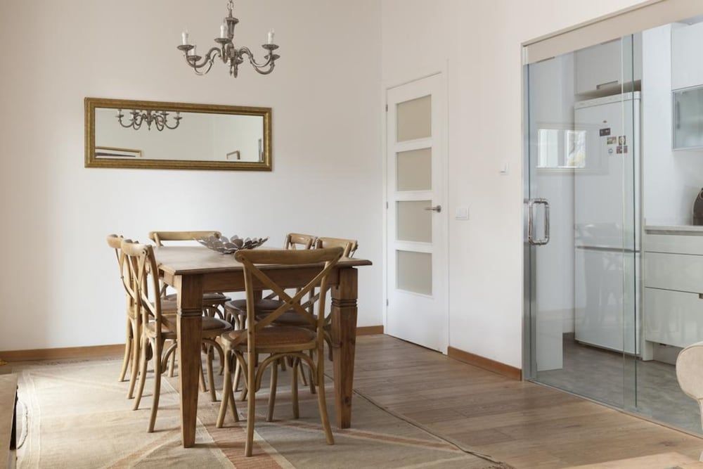 undefined Akira Flats Roger de Flor Chic apartment 5