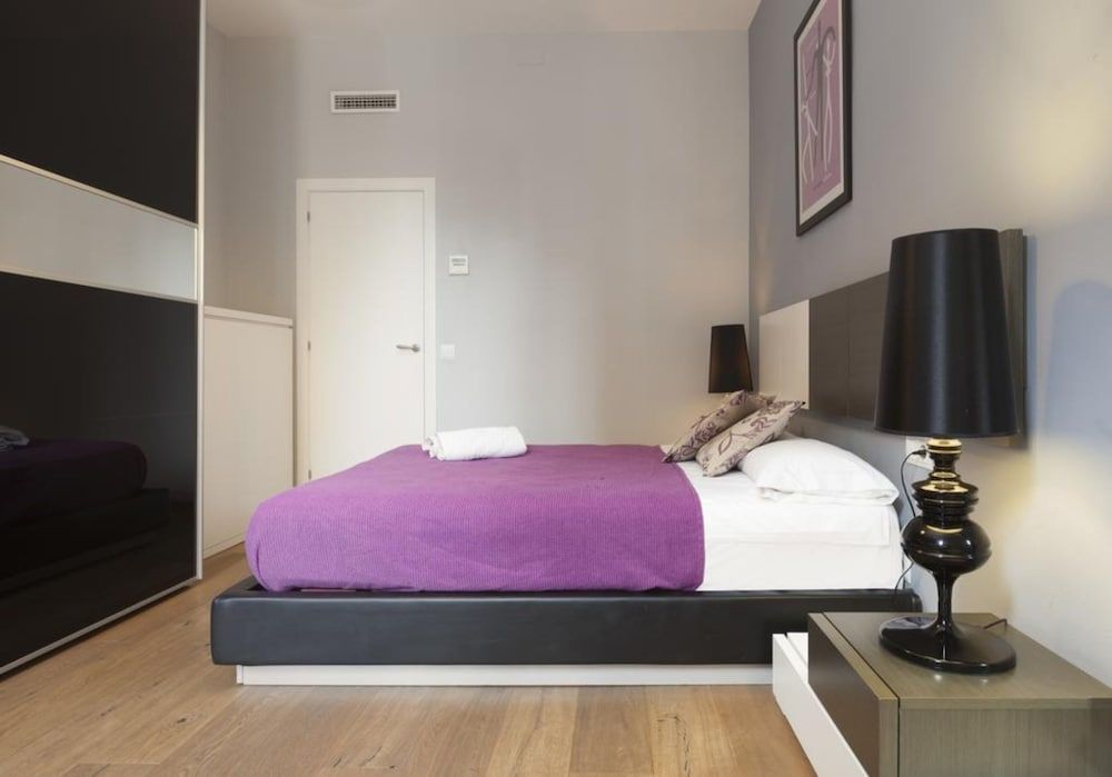 Akira Flats Roger de Flor Chic apartment Apartment, 3 Bedrooms, Terrace 2