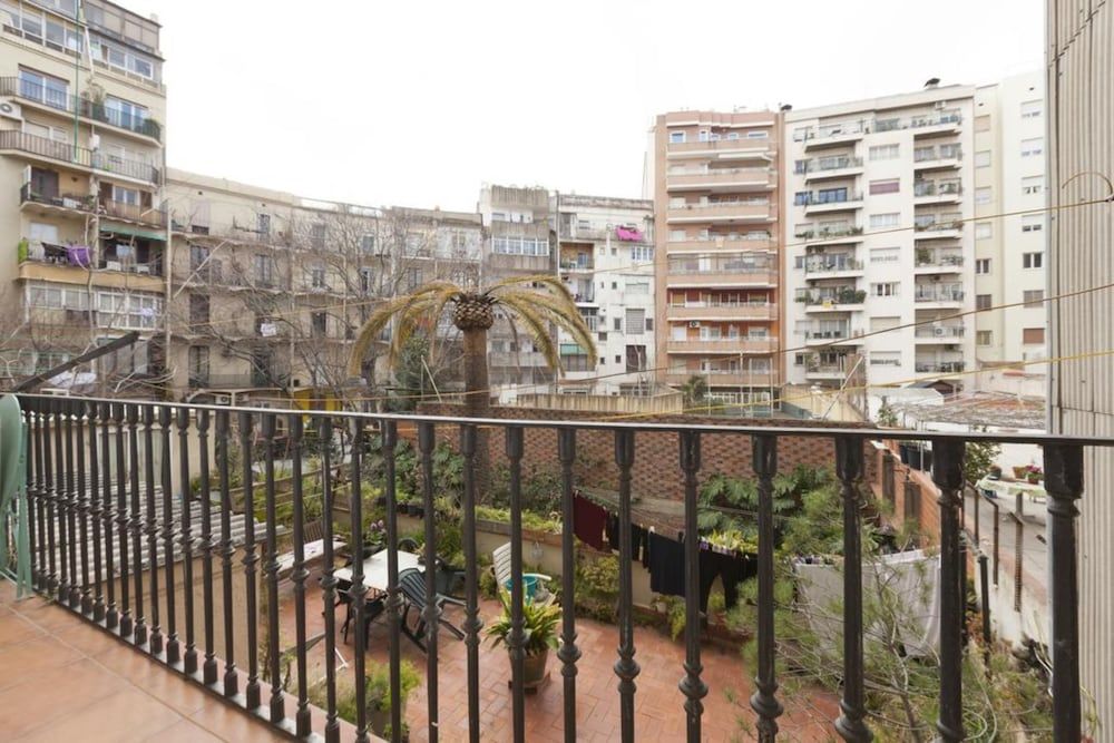 undefined Akira Flats Roger de Flor Chic apartment 3