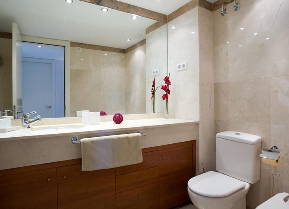 Akira Flats Diagonal Mar Apartment, 4 Bedrooms, Balcony, Sea View (10th floor) 11