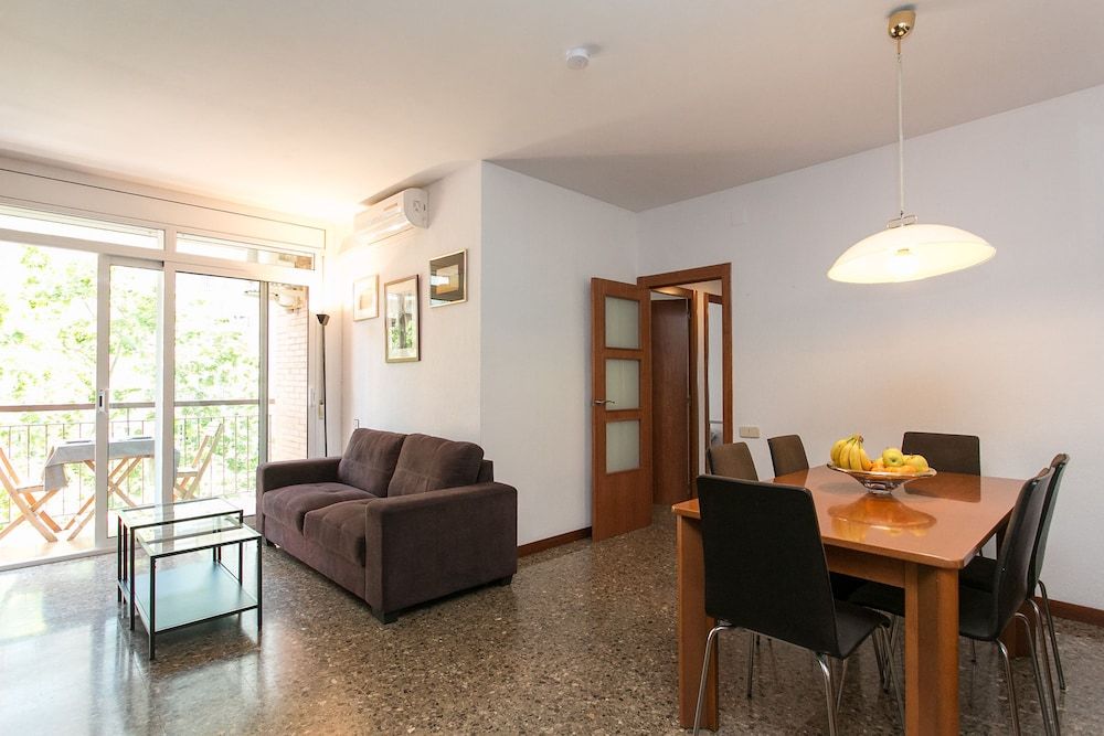 Awesome Apartment With Amazing Terrace Apartment, 4 Bedrooms 2