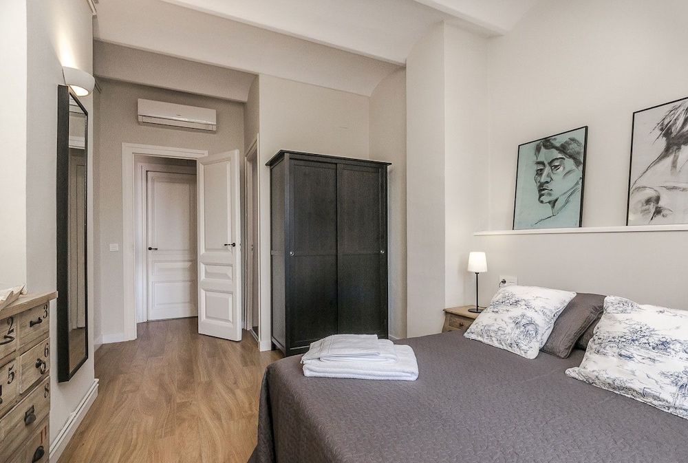 undefined BCN Pau Claris Rocamora Apartments 10