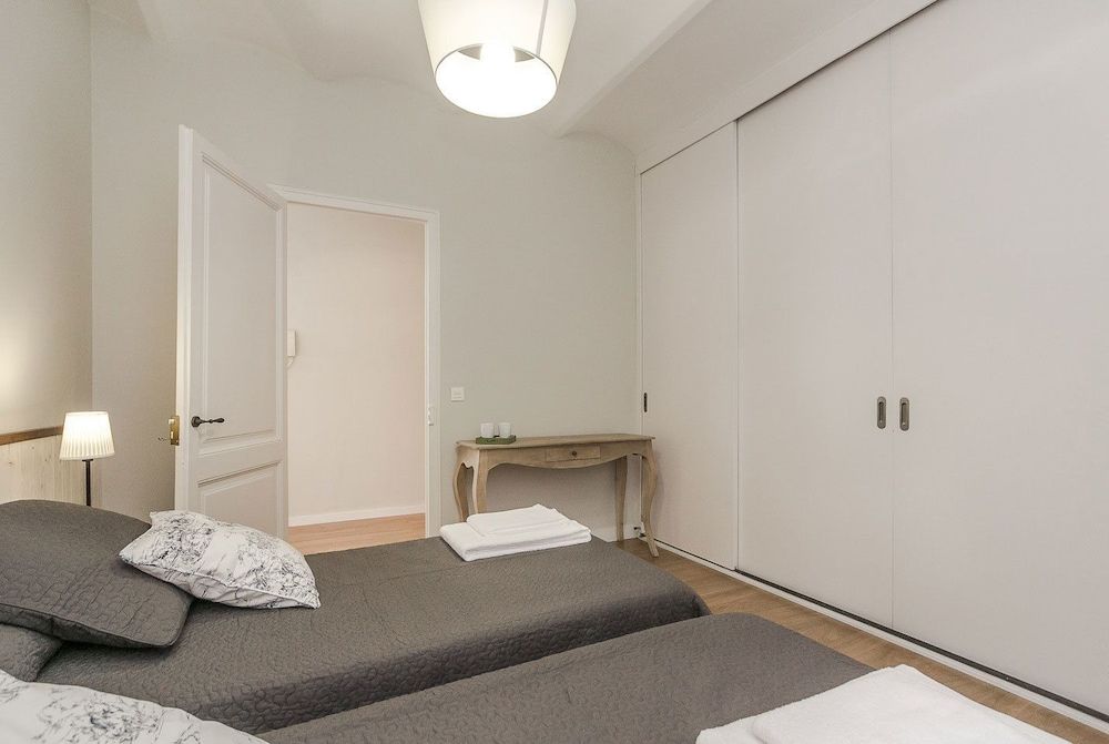 undefined BCN Pau Claris Rocamora Apartments 5