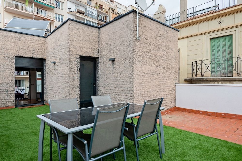 Modern and Chic Apartments in Gracia Deluxe Apartment, Terrace 4