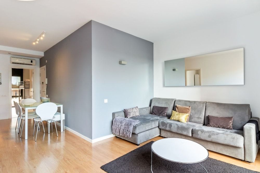 Modern and Chic Apartments in Gracia Family Apartment 6