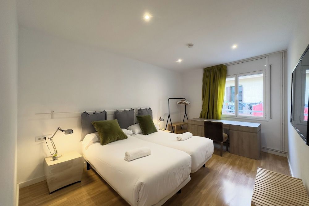 AinB Barcelona Sants Apartments Apartment, 3 Bedrooms, 2 Bathrooms 7