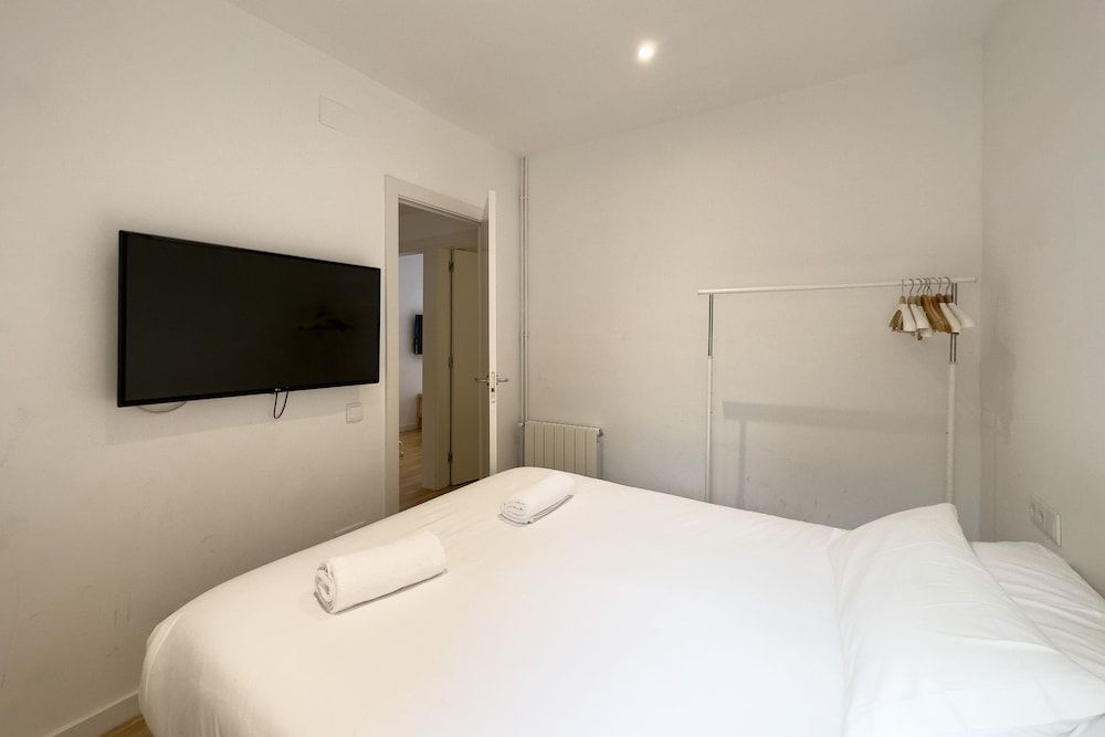 AinB Barcelona Sants Apartments Family Apartment, 4 Bedrooms, 2 Bathrooms 2