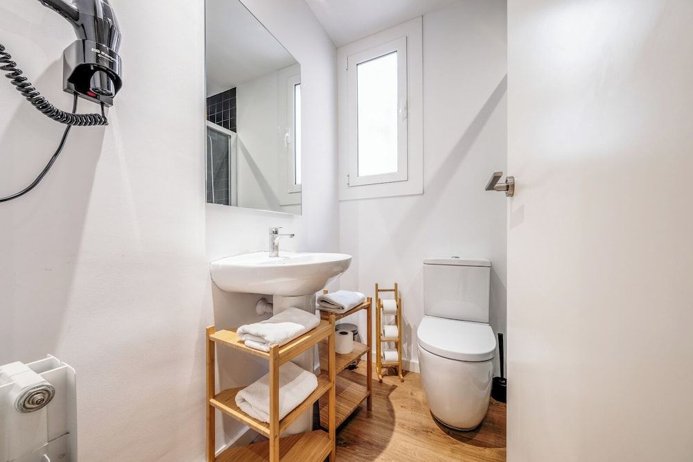 AinB Barcelona Sants Apartments Apartment, 3 Bedrooms, 2 Bathrooms 20