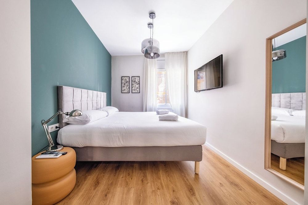 AinB Barcelona Sants Apartments Apartment, 3 Bedrooms, 2 Bathrooms 4