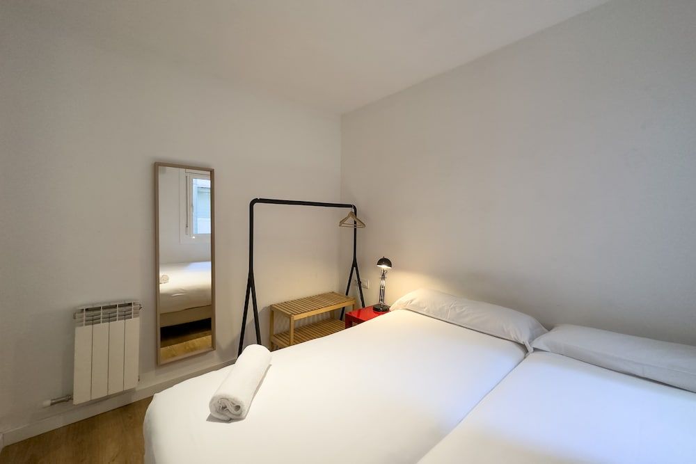 AinB Barcelona Sants Apartments Family Apartment, 4 Bedrooms, 2 Bathrooms