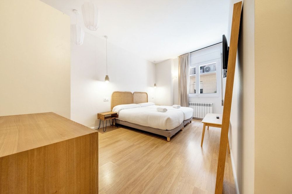 AinB Barcelona Sants Apartments Apartment, 3 Bedrooms, 2 Bathrooms 2
