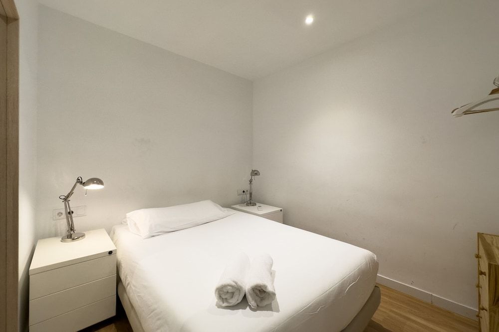 AinB Barcelona Sants Apartments Family Apartment, 4 Bedrooms, 2 Bathrooms 3