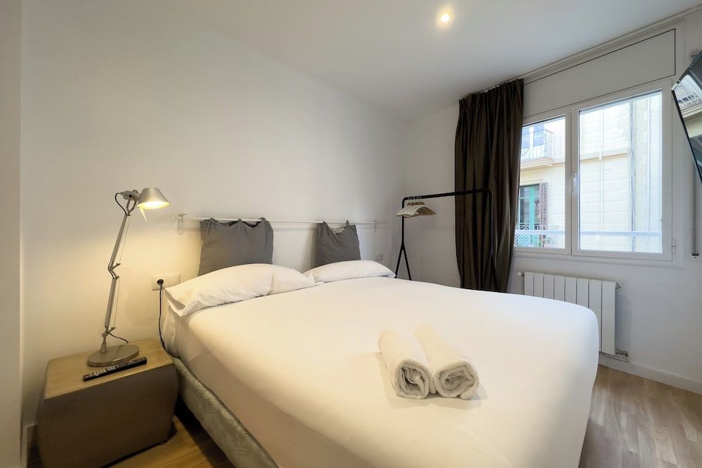 AinB Barcelona Sants Apartments Apartment, 3 Bedrooms, 2 Bathrooms 8