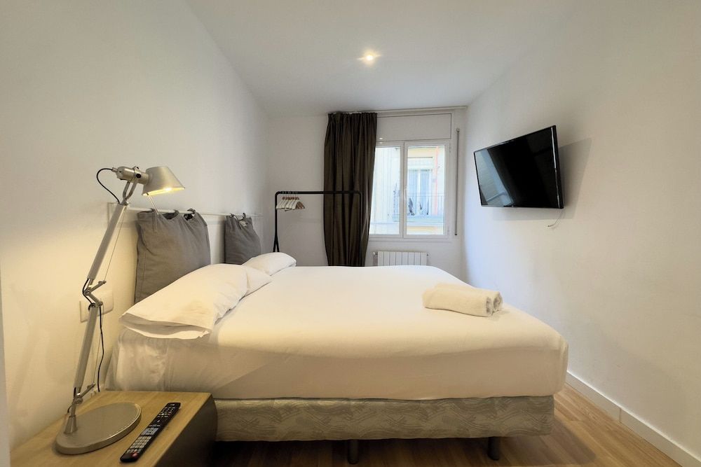 AinB Barcelona Sants Apartments Apartment, 3 Bedrooms, 2 Bathrooms 9