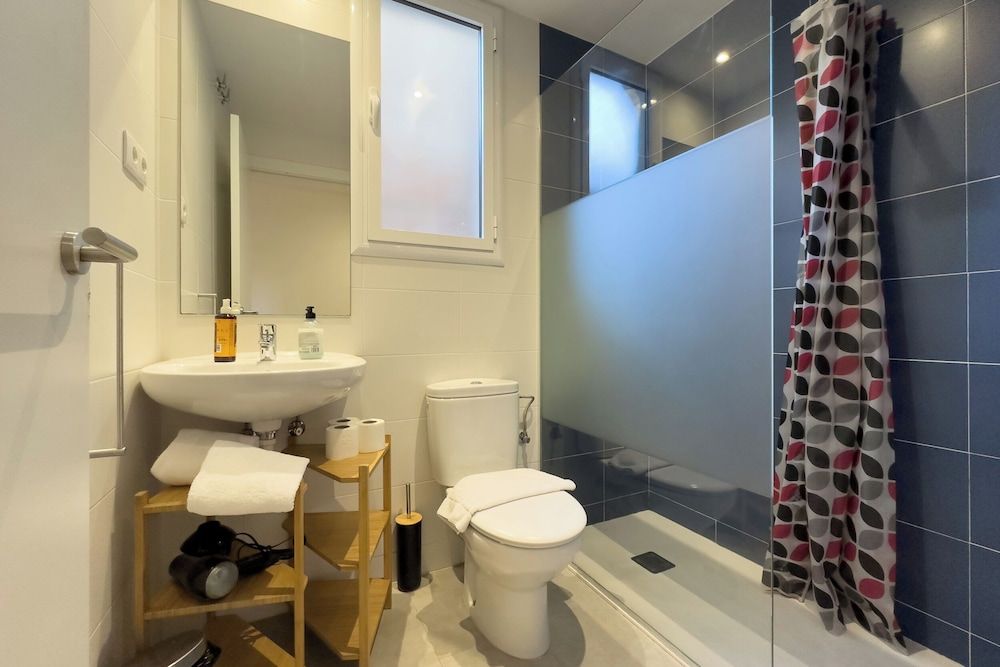 AinB Barcelona Sants Apartments Apartment, 3 Bedrooms, 2 Bathrooms 21
