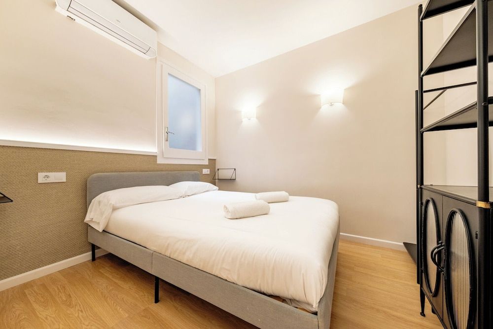 AinB Barcelona Sants Apartments Apartment, 3 Bedrooms, 2 Bathrooms