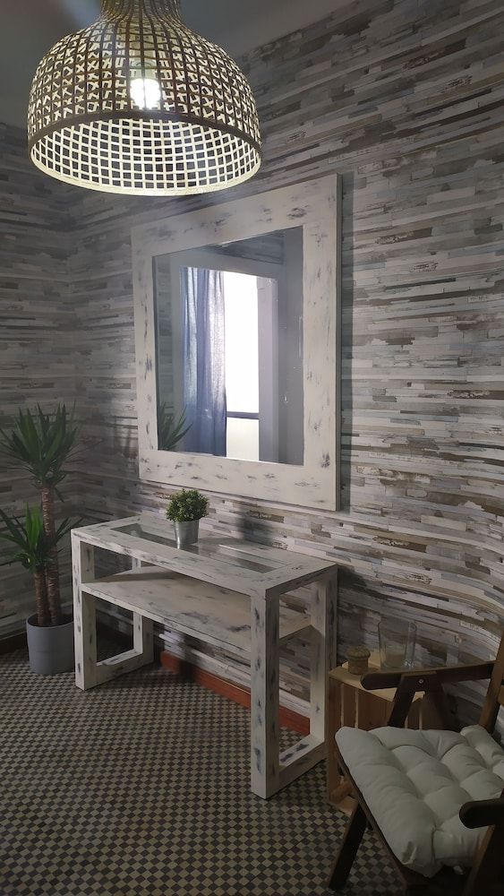 V Barcelona Hostal Basic Double Room, Private Bathroom 2