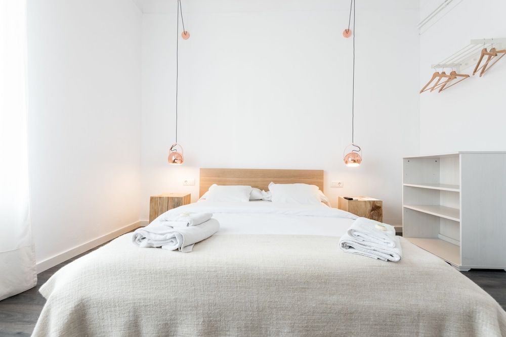 Bruc & Bruc Barcelona Standard Double Room, 1 Double Bed, Non Smoking, Shared Bathroom 2