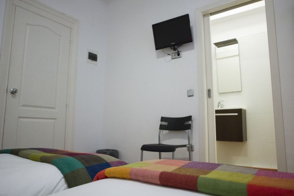 Monrooms Barcelona Twin Room 2