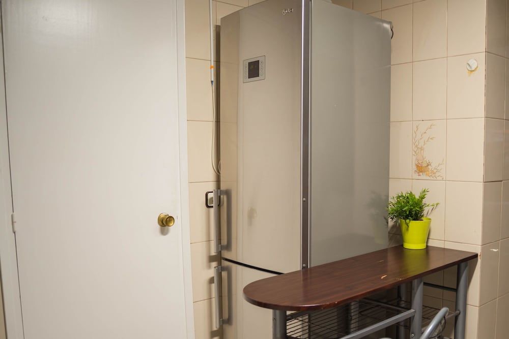 Go Bcn Hostal Ideal Badal - Hostel Double or Twin Room, Shared Bathroom 9