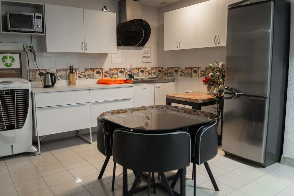 Go Bcn Hostal Ideal Badal - Hostel Twin Room, Private Bathroom 6