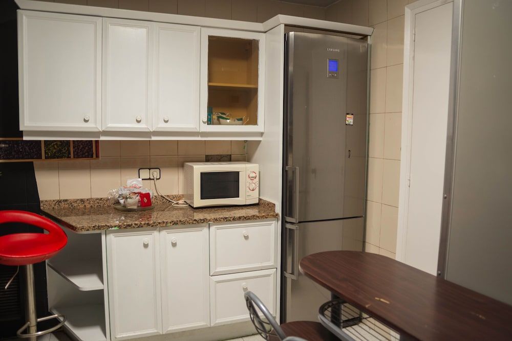 Go Bcn Hostal Ideal Badal - Hostel Double or Twin Room, Shared Bathroom 8