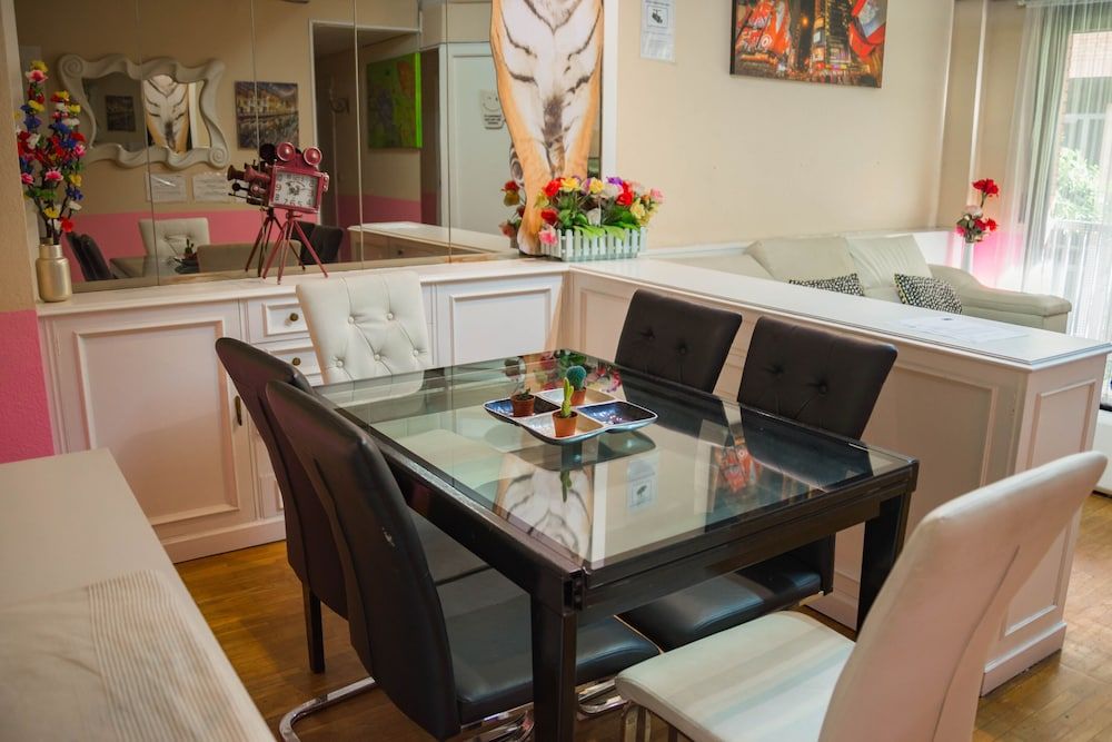 Go Bcn Hostal Ideal Badal - Hostel Double or Twin Room, Shared Bathroom 10