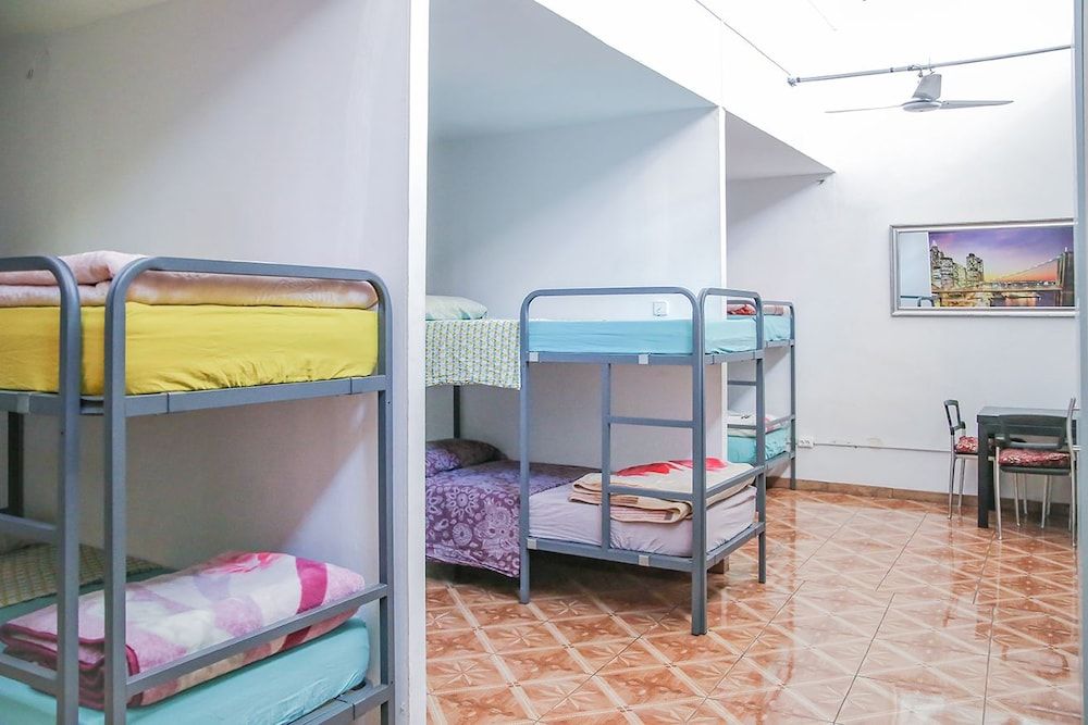 Go BCN Hi Sants - Hostel Family Room, Private Bathroom 2