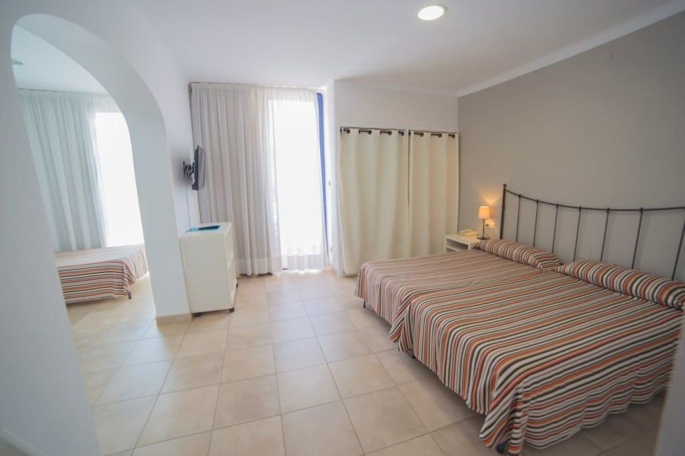 Casa Del Mar Hotel Quadruple Room 3