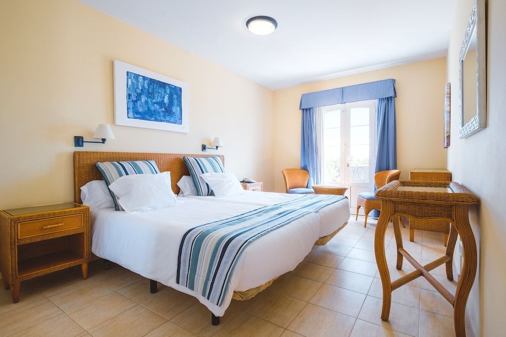 2 bedroom sea view plus apartment (2 adults + 1 child)