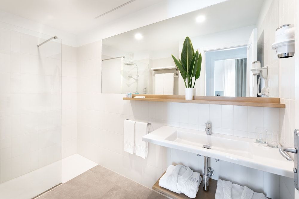 Los Olivos Beach Resort Apartment, 1 Bedroom, Terrace, Ground Floor (Silver) 2