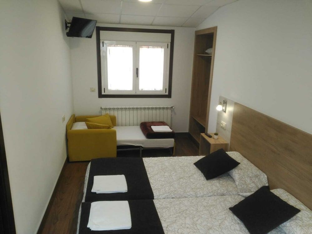 Double Room (/ Pensión habitación doble con suple)