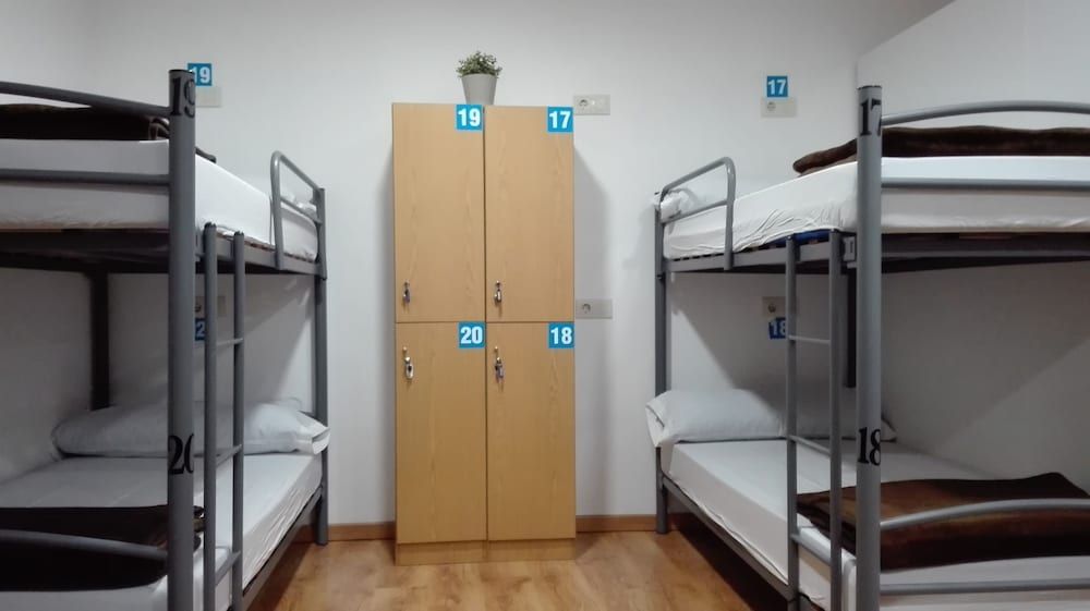 Shared Dormitory, Mixed Dorm (1 bed in 20 bed dorm)