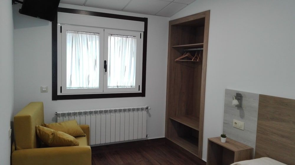 Double Room (/ Pensión habitación doble con suple)