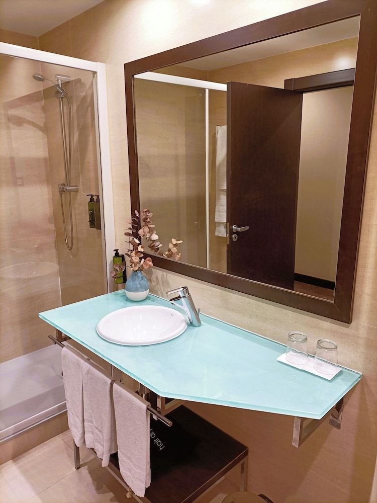 AZZ Pamplona Norte Triple room (1 niño) 5