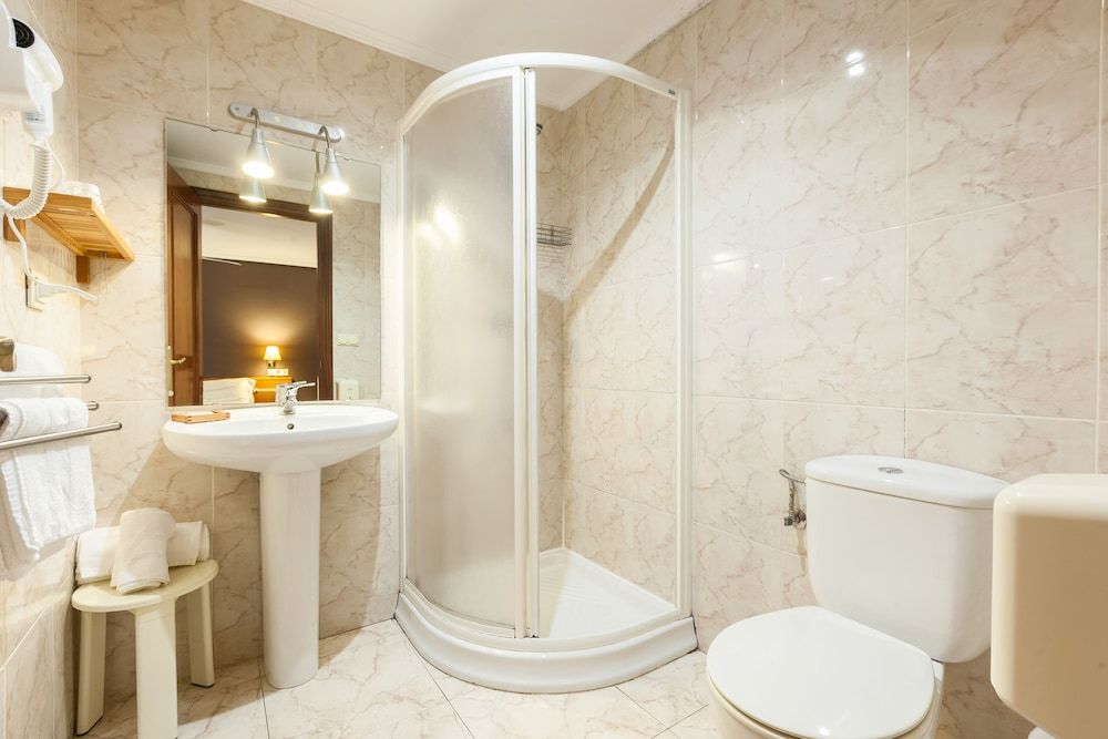 Zumaia Hotela Triple Room 15