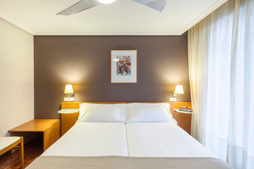 Zumaia Hotela Triple Room 6