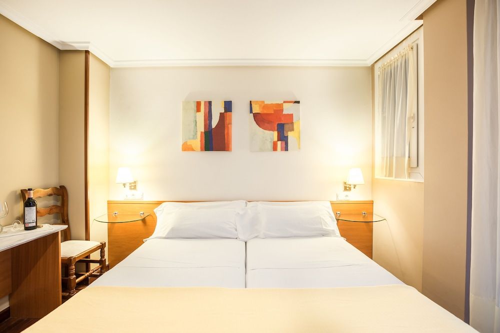 Zumaia Hotela Triple Room 14