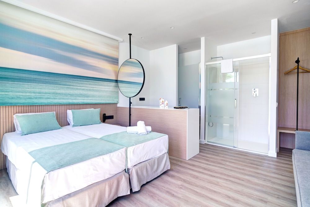 Family Double Room (2 + 2)