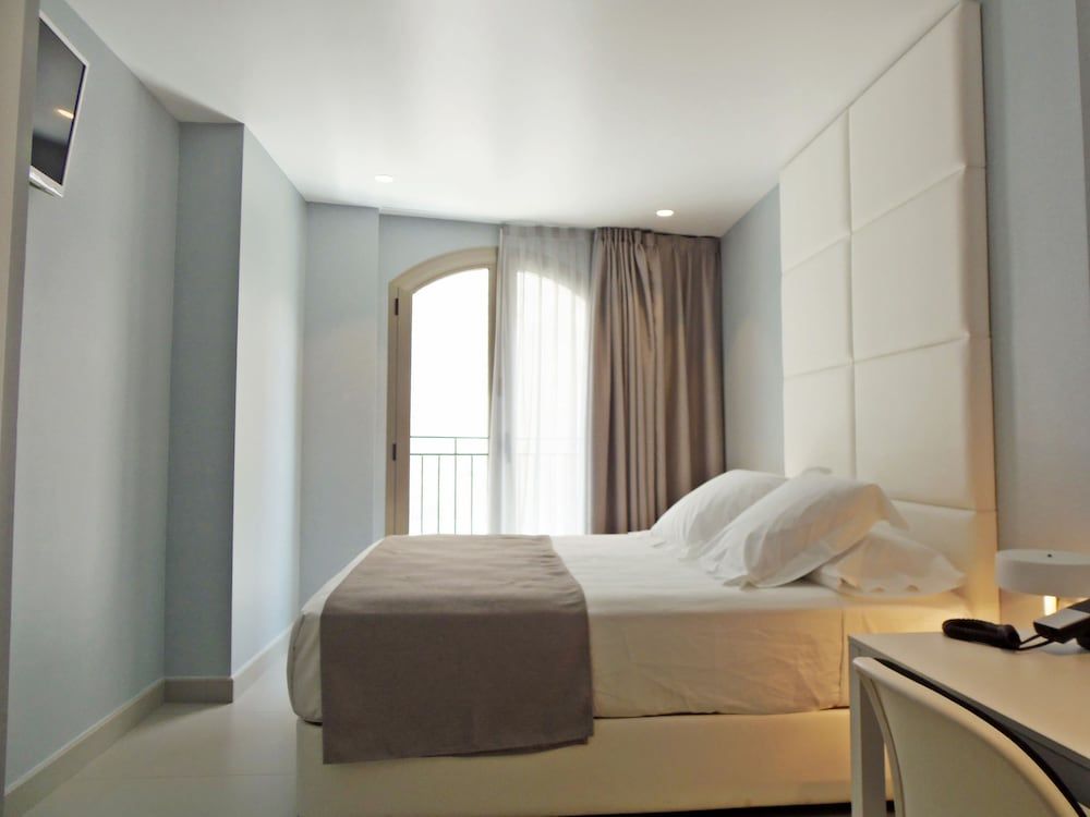 Standard Room, Balcony (Vistas al castillo)