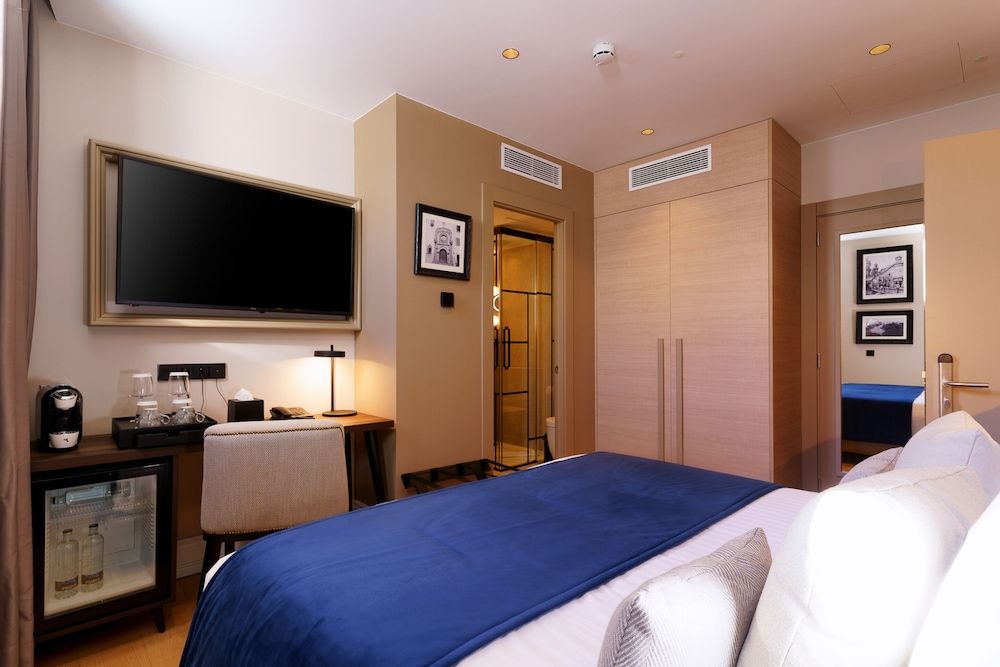 Economy Room